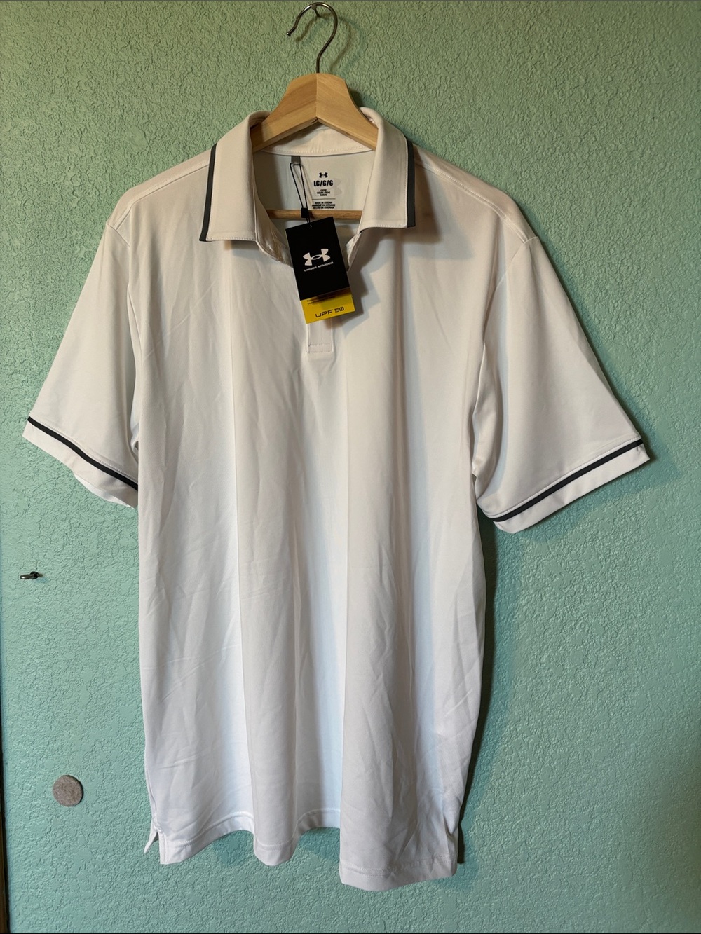 Under Armour Men’s White Polo with Black Contrast Piping Size Large NWT